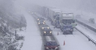 Intensas nevadas en Francia causan atascos de tráfico vial
