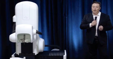 Musk dice que primer humano con chip implantado ya controla PC con la mente