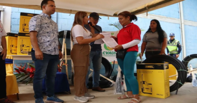 Entregan herramientas agrícolas a productores de Carayaca-Junko