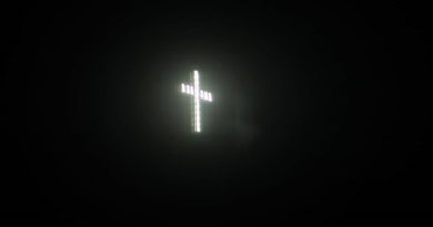 Encendida Cruz de El Picacho en La Colonia Tovar