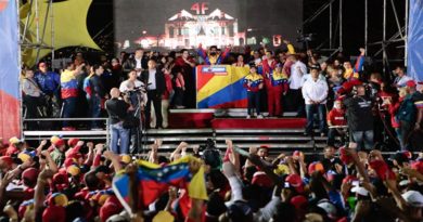 14/04/2013: Presidente Maduro gana la primera elección para garantizar la paz ante violencia derechista
