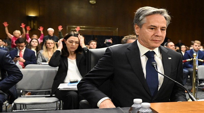 Estadounidenses interrumpen a canciller Blinken y lo llaman Criminal de Guerra