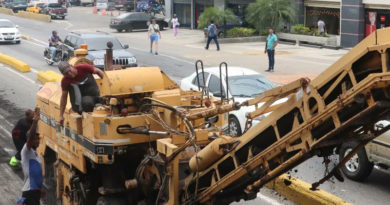 Gobernación de La Guaira coloca 800 toneladas de asfalto en la avenida La Armada