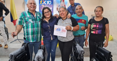 Pacientes de Barinas son beneficiados con entrega de ayudas gracias al 1 x 10