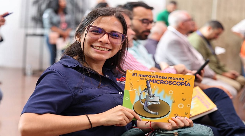 Libro “El maravilloso mundo de la microscopía” acerca a los niños con la ciencia