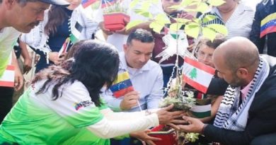 Siembran árboles en Parque Hugo Chávez en solidaridad con Palestina