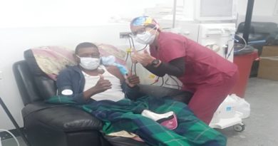 Pacientes renales reciben tratamiento del IVSS en Guarenas