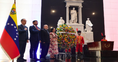 Rinden homenaje con ofrenda floral al general Augusto Nicolás Calderón Sandino